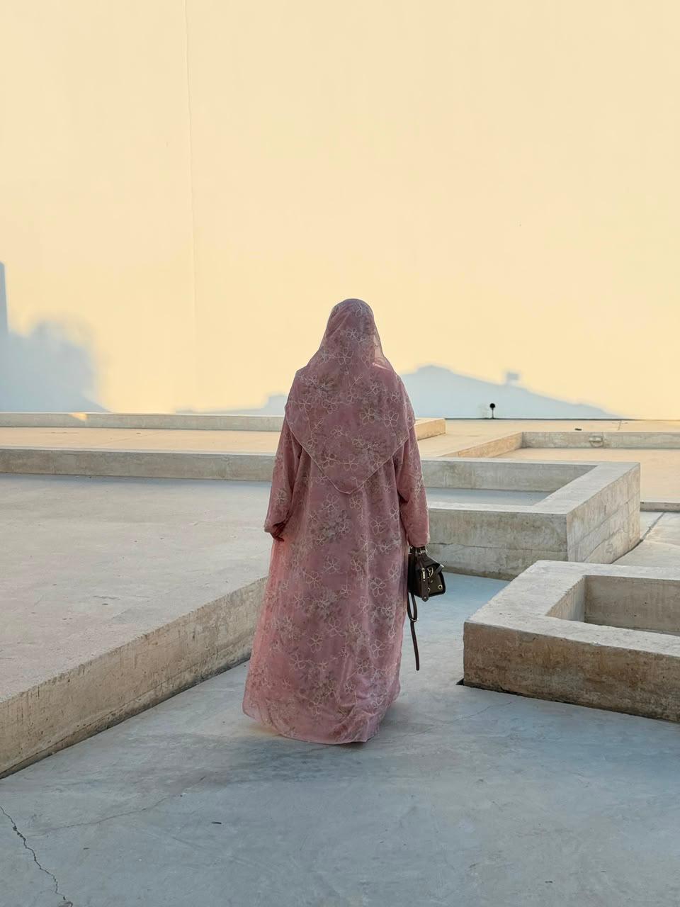 Open Abaya vs. Closed Abaya: Which Style Is Right for You?