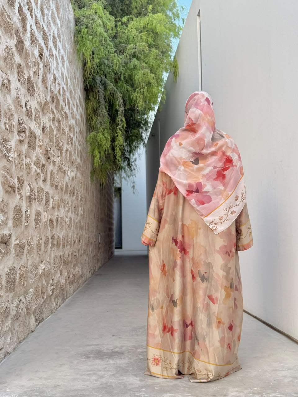 Beige bloom abaya
